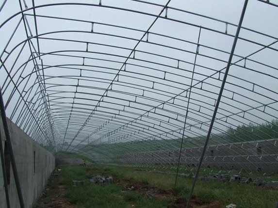 農(nóng)用鋼架大棚骨架簡易大棚的安裝步驟